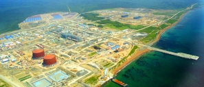 Строительство объектов завода по сжижению природного газа (СПГ) и экспортного нефтяного терминала в рамках проекта Сахалин-2 