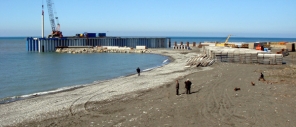 Строительство грузового района порта Сочи в устье реки Мзымта