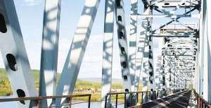 Сооружение моста через реку Алдан в рамках проекта строительства ж/д линии Беркакит – Томмот – Якутск  Амуро-Якутской магистрали