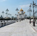 Строительство пешеходной зоны и моста через реку Москву от Якиманской набережной к Храму Христа Спасителя 